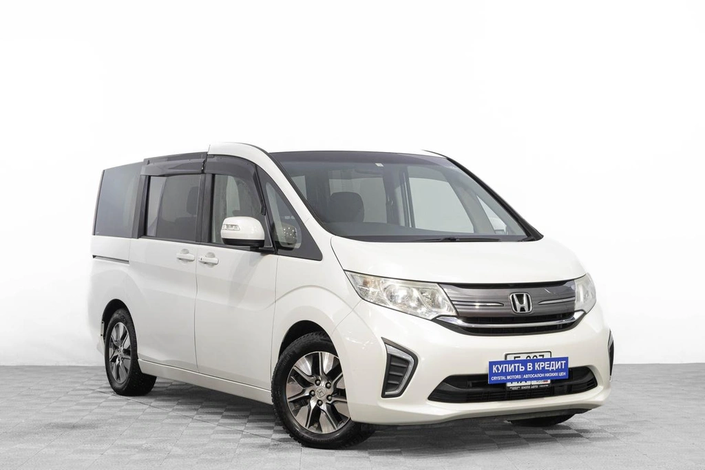 Минивэн Honda Stepwgn 2016 года, 1939000 рублей, Барнаул