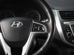 Седан Hyundai Solaris 2016 года, 870777 рублей, Омск