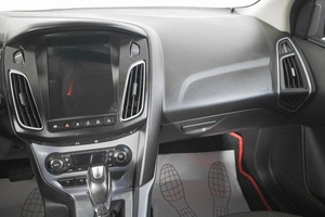 Хетчбэк Ford Focus 2013 года, 969000 рублей, Кемерово