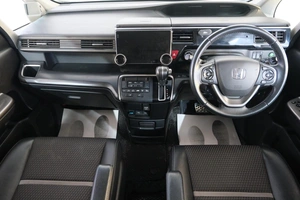 Минивэн Honda Stepwgn Spada 2016 года, 1989000 рублей, Омск