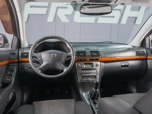 Седан Toyota Avensis 2007 года, 879000 рублей, Сургут
