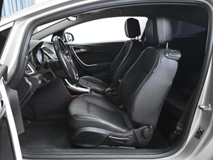 Хетчбэк Opel Astra GTC 2012 года, 940000 рублей, Ставрополь