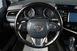 Седан Toyota Camry 2019 года, 2499000 рублей, Тюмень