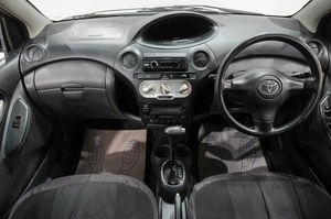 Хетчбэк Toyota Vitz 2003 года, 349000 рублей, Новокузнецк