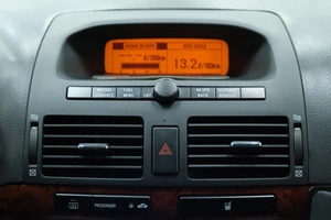 Седан Toyota Avensis 2005 года, 869000 рублей, Омск