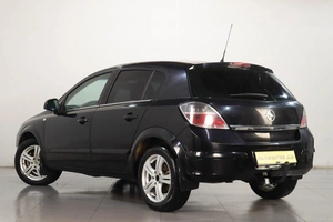 Хетчбэк Opel Astra 2011 года, 659000 рублей, Челябинск