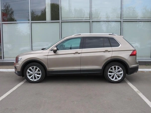 Внедорожник Volkswagen Tiguan 2017 года, 2550000 рублей, Брянск