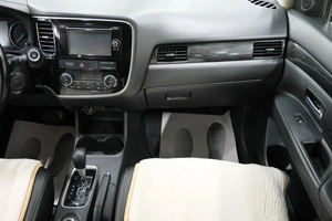 Внедорожник Mitsubishi Outlander 2015 года, 2099000 рублей, Омск