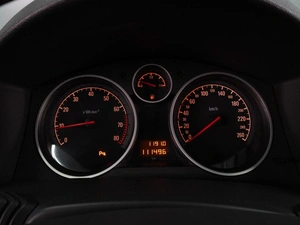 Хетчбэк Opel Astra 2011 года, 669000 рублей, Воронеж