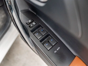 Хетчбэк Toyota Auris 2015 года, 1330000 рублей, Красноярск