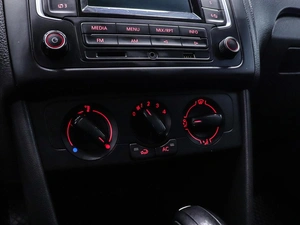 Седан Volkswagen Polo 2014 года, 890000 рублей, Красноярск