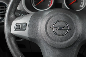 Хетчбэк Opel Corsa 2013 года, 839000 рублей, Тюмень