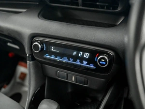 Хетчбэк Toyota Yaris 2020 года, 1177000 рублей, Красноярск