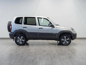 Внедорожник Chevrolet Niva 2017 года, 699000 рублей, Саратов