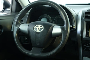 Седан Toyota Corolla 2012 года, 1049000 рублей, Омск