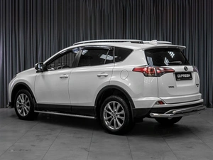 Внедорожник Toyota RAV4 2018 года, 2419000 рублей, Тюмень