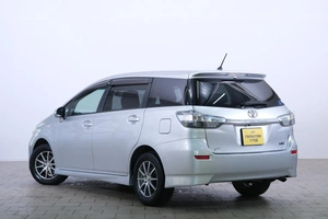 Минивэн Toyota Wish 2014 года, 1699000 рублей, Омск