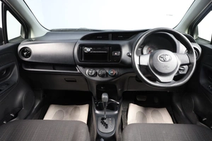 Хетчбэк Toyota Vitz 2019 года, 1129000 рублей, Новосибирск