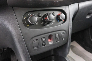 Хетчбэк Renault Sandero 2018 года, 899000 рублей, Красноярск