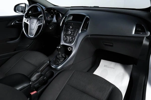 Хетчбэк Opel Astra GTC 2012 года, 739000 рублей, Челябинск