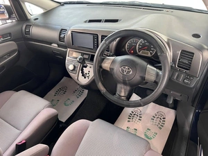 Минивэн Toyota Wish 2007 года, 859000 рублей, Красноярск