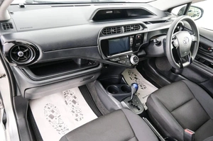Хетчбэк Toyota Aqua 2016 года, 999000 рублей, Красноярск