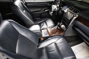 Седан Toyota Camry 2017 года, 2439000 рублей, Сургут