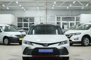 Седан Toyota Camry 2021 года, 2799000 рублей, Омск