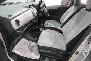 Хетчбэк Toyota Vitz 2013 года, 699000 рублей, Новокузнецк