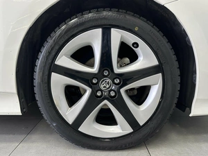 Лифтбек Toyota Prius 2019 года, 2200000 рублей, Красноярск