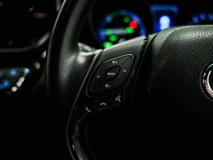 Внедорожник Toyota C-HR 2017 года, 1900000 рублей, Красноярск