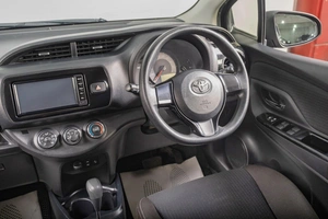 Хетчбэк Toyota Vitz 2018 года, 1069000 рублей, Томск