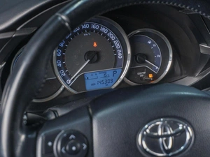 Седан Toyota Corolla 2015 года, 1399000 рублей, Сургут