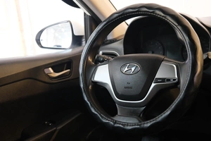 Седан Hyundai Solaris 2017 года, 839000 рублей, Омск