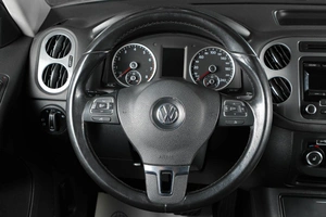 Внедорожник Volkswagen Tiguan 2012 года, 1529000 рублей, Тюмень