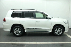 Внедорожник Toyota Land Cruiser 2017 года, 6640000 рублей, Красноярск