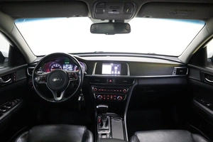 Седан Kia Optima 2017 года, 1800000 рублей, Брянск