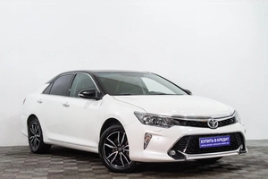 Седан Toyota Camry 2017 года, 2039000 рублей, Сургут
