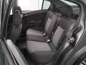 Седан Opel Astra 2011 года, 619000 рублей, Воронеж