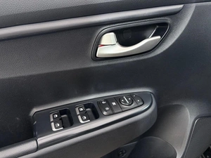 Хетчбэк Kia Rio X-Line 2018 года, 1850000 рублей, Орёл