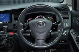 Минивэн Toyota Isis 2011 года, 1149000 рублей, Красноярск