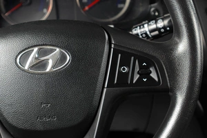 Седан Hyundai Solaris 2012 года, 819000 рублей, Тюмень