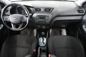 Седан Kia Rio 2014 года, 889000 рублей, Омск