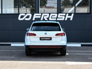 Внедорожник Volkswagen Touareg 2019 года, 3899000 рублей, Кирилловка