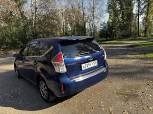 Универсал Toyota Prius Alpha 2017 года, 1850000 рублей, Красноярск