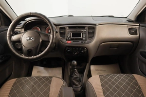 Хетчбэк Kia Rio 2011 года, 749000 рублей, Челябинск
