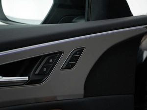 Внедорожник Audi Q8 2023 года, 10176046 рублей, Москва