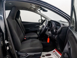 Хетчбэк Toyota Vitz 2017 года, 875000 рублей, Красноярск