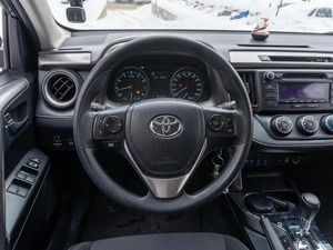 Внедорожник Toyota RAV4 2015 года, 2099000 рублей, Саратов