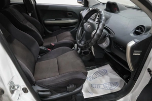 Хетчбэк Toyota Ist 2002 года, 449000 рублей, Новокузнецк